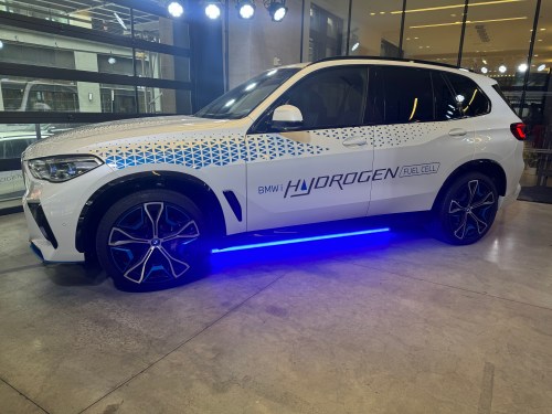 BMW Stresses Importance of Both Battery and Hydrogen Electric Vehicles in Achieving Zero-Emissions Future